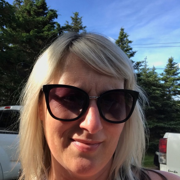 Meet your Posher, Leah - Picture 1 of 1